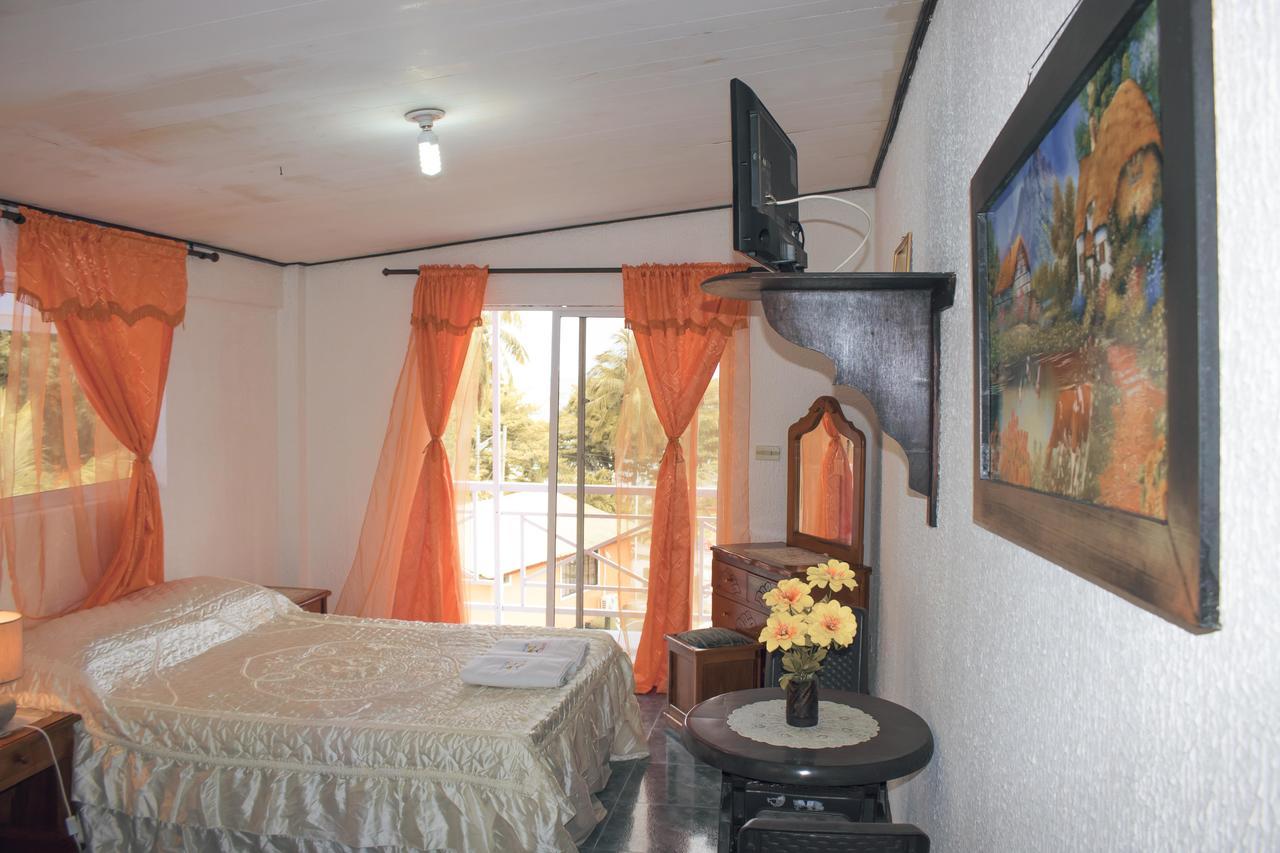 Fresh Water Bay Hotel El Encanto מראה חיצוני תמונה